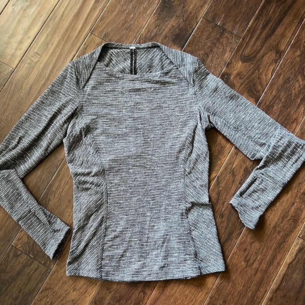 Lululemon long sleeve top boat neck EUC zipper pocket